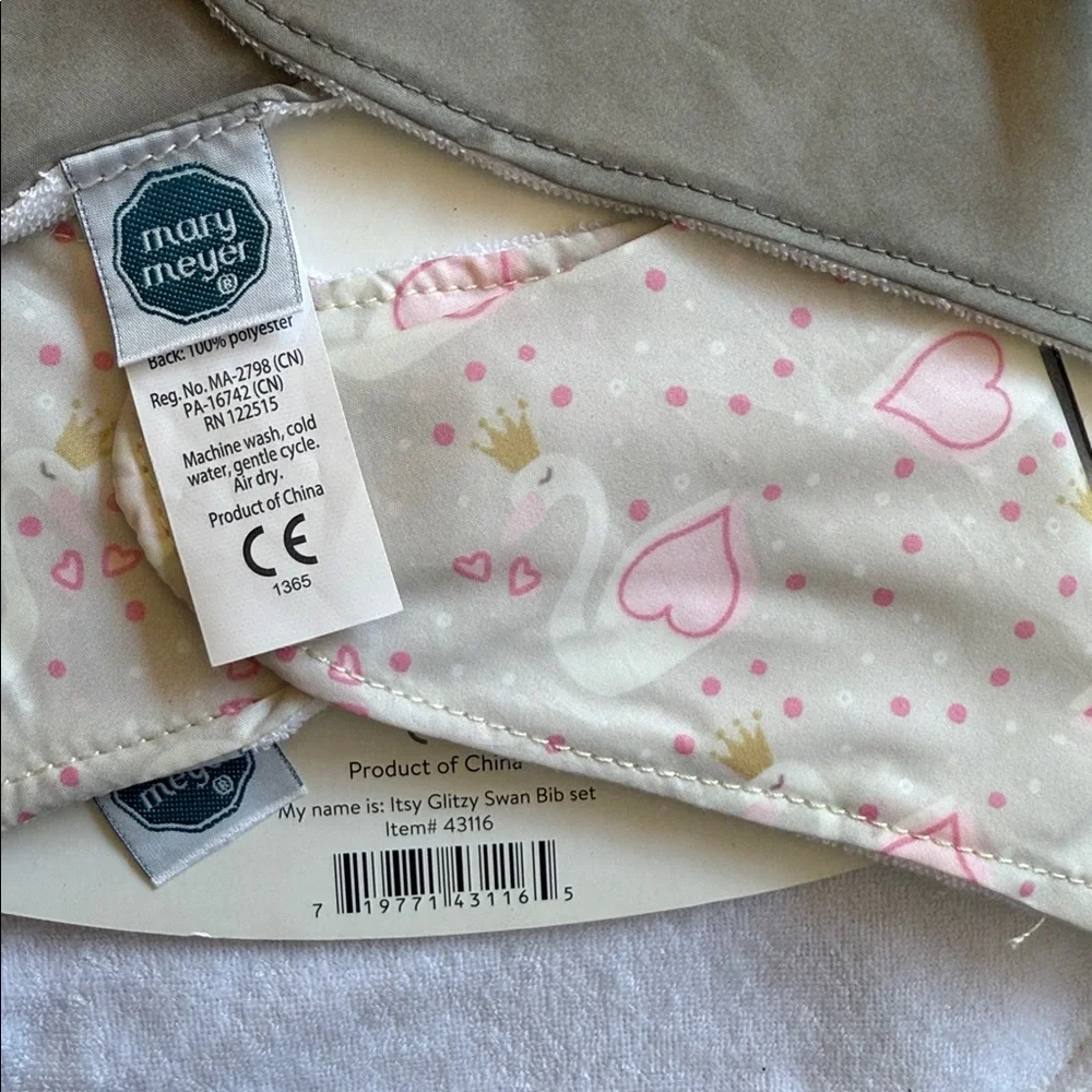 Mary Meyer Baby wonderlicious itsy glitzy swan bib set